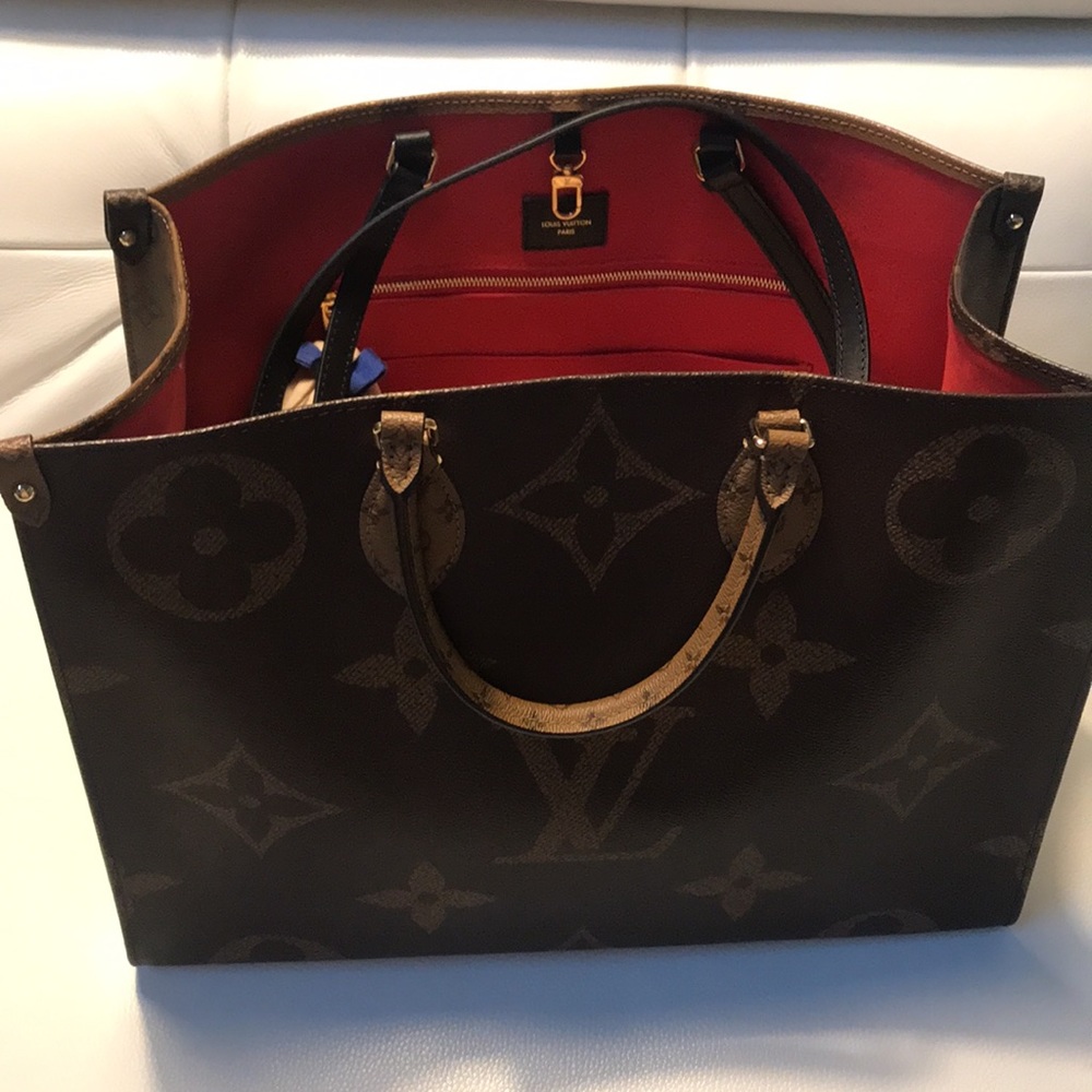 SOLD! Gorgeous Authentic Louis Vuitton Big Reverse Bag / Tote ๐. Like New. - Picture 13 of 16
